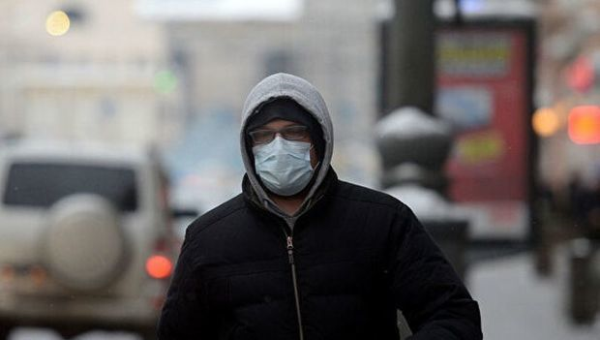 Bakıda tibbi maskalı kişi aptekə basqın etdi